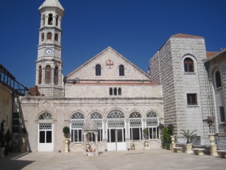 An interior courtyard of the monastery in Bzoummar. Photo: Irina Papkova.